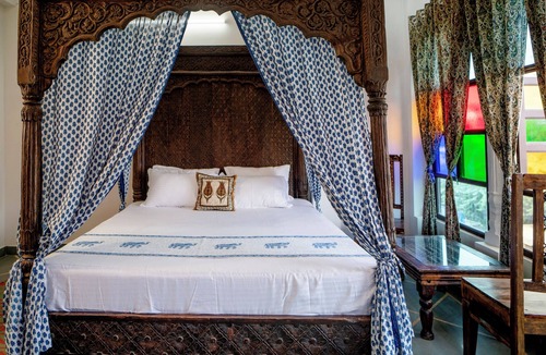 Lake Swaroop Sagar Hotel | Soham Haveli Udaipur