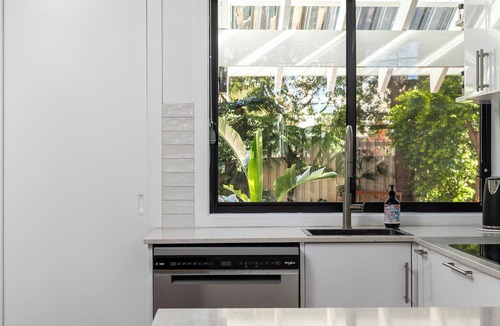 Corlette House | Solace by the Bay