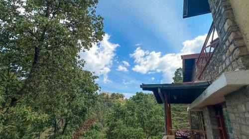 Ramgarh Ski Chalet | Song of the Cicadas by Levitate - Cosy Double Bedroom Cottage Valley View & Private Kitchen