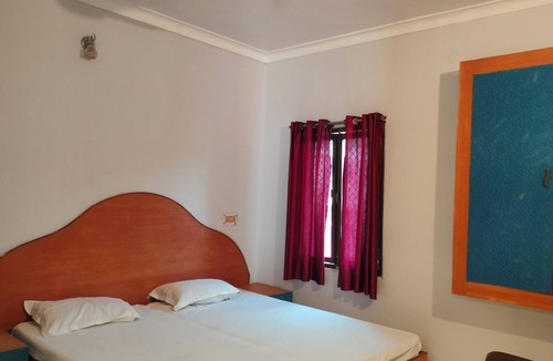 Sarnath Bed & Breakfast | Soothing bed & breakfast with WiFi in Khajuhi