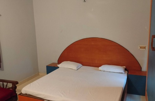 Sarnath Bed & Breakfast | Soothing bed & breakfast with WiFi in Khajuhi