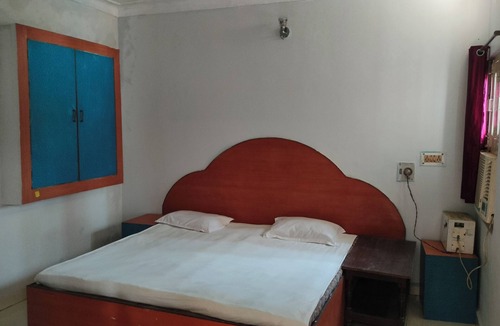 Sarnath Bed & Breakfast | Soothing bed & breakfast with WiFi in Khajuhi