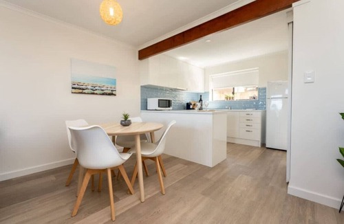 Port Elliot Villa | South Seas 5 - Absolute Beachfront Escape near Cafés
