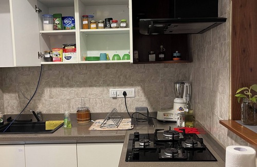 Malleshwaram West Apartment | Spacious-1400sft 2BHK apartment in Malleswaram Bengaluru with AC, WiFi