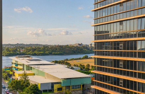 Wentworth Point Apartment | Spacious 2BR/2BA | Balcony, Parking, Marina Sq
