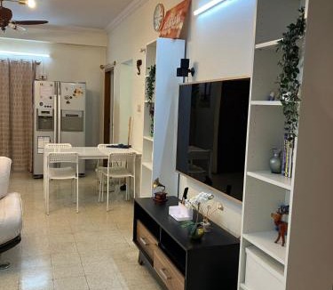 Kalasipalya Apartment | Spacious 2 BHK in VIP Area