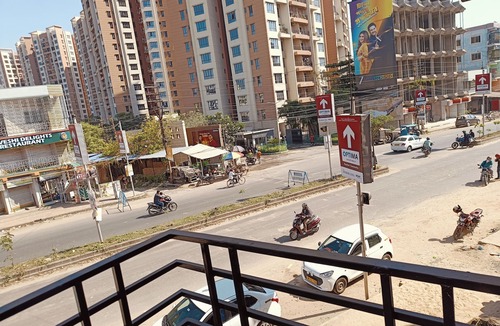 Phool Bagan Apartment | Spacious 3-bedroom apartment in beautiful Kolkata with AC