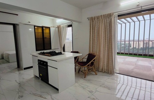 Baner Apartment | Spacious 3-bedroom apartment with AC, WiFi in charming Pune
