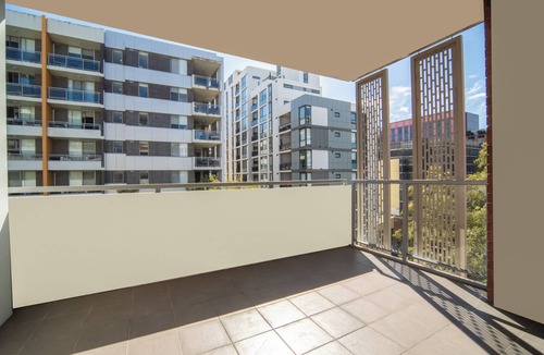 Mascot Apartment | Spacious 3BR, 10 mins to CBD, 5 mins to Airport