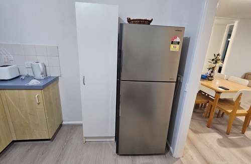 Airds House | Spacious 3BR Home for Family & Work Stays Near Campbelltown | Parking Fast WiFi