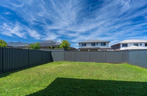 Werrington House | Spacious 4-Bedroom Home | Near University & Shops