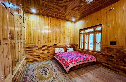 Tehri Cottage | Spacious 4-bedroom house in lovely Devalsari with WiFi