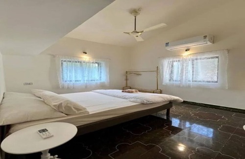 Chapora Villa | Spacious 4-Bedroom Villa near beach with garden