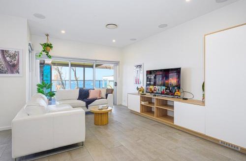 Taren Point House | Spacious 4BR Riverfront Getaway in Taren Point
