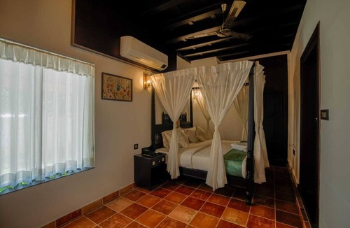 Irinjalakuda Hotel | Spacious 5-bedroom hotel in gorgeous Chalakudy with AC