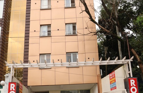 Bullawala Apartment | Spacious 6-bedroom apartment with WiFi, AC in Sahastradhara Helipad, Dehradun