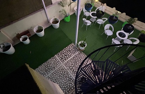 Jaipur Apartment | Spacious 6-bedroom apartment in gorgeous Jaipur with AC, WiFi