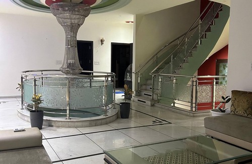 Jaipur Apartment | Spacious 6-bedroom apartment in gorgeous Jaipur with AC, WiFi
