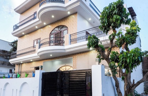 Bullawala House | Spacious 6-bedroom building in marvelous Dehradun with AC