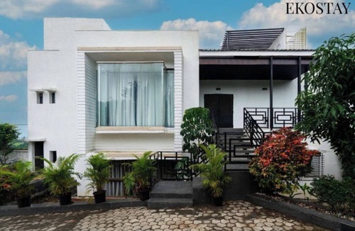Wadgaon Villa | Spacious 6-bedroom villa in fabulous Lonavala with AC