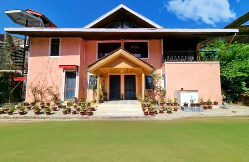 Shimla Villa | Spacious 6-bedroom villa in enchanting Shimla with WiFi