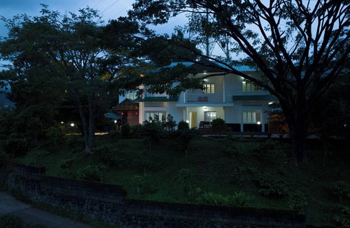 Moolakadai House | Spacious 7-bedroom bungalow in lovely Munnar with WiFi