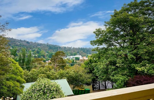 Upper Ferntree Gully House | Spacious 3BR Family Haven in Upper Ferntree Gully