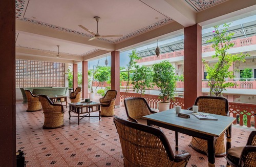 Adarsh Nagar Hotel | Spacious boutique hotel-suites in jaipur city centre with a lovely pool