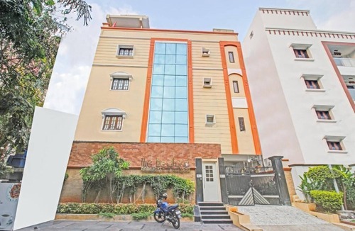 Banjara Hills House | Spacious building with 9 bedrooms and WiFi, AC in welcoming Hyderabad