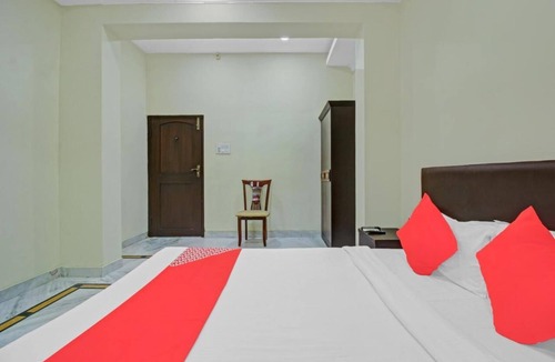 Banjara Hills House | Spacious building with 9 bedrooms and WiFi, AC in welcoming Hyderabad