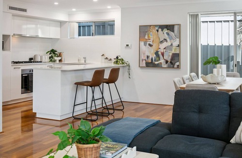 Doubleview House | Spacious Luxury 5 bedroom house near Scarborough Beach