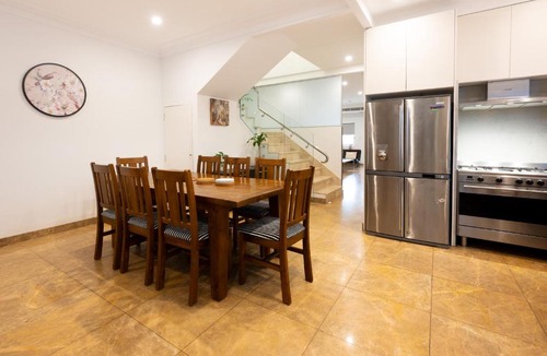 Eastlakes House | Spacious Luxury Home Near Sydney Airport, CBD & Beaches