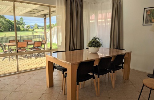 Dunsborough House | Spacious & quiet home with extended Golf views, close beach & CBD, WiFi