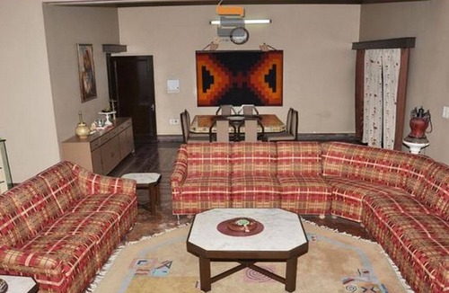 Adarsh Nagar House | Spacious room in a pleasant area