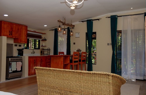 Nanyuki Cottage | Sparrow Nest Cottage: Peaceful garden oasis hidden under the slopes of Mt Kenya.