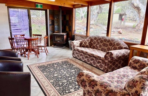 Woolundunga Hotel | Spear Creek Holiday Park