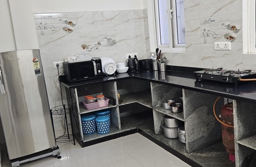 Toli Chowki House | Specious Apartment 9 3BHK, 2 Halls, Terrace Pvt. Garden,