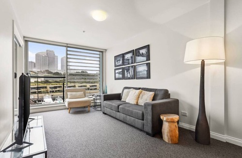 Woolloomooloo Apartment | Spectacular Waterfront with Cosmopolitan Lifestyle