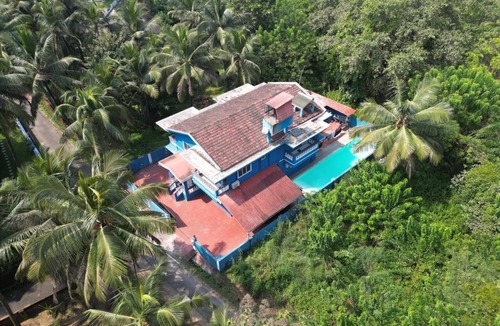 Varca House | Spring Field Villa