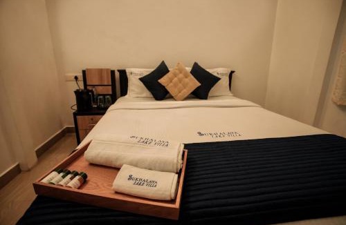 Alappuzha House | SR Lake View Villa & Luxury houseboats