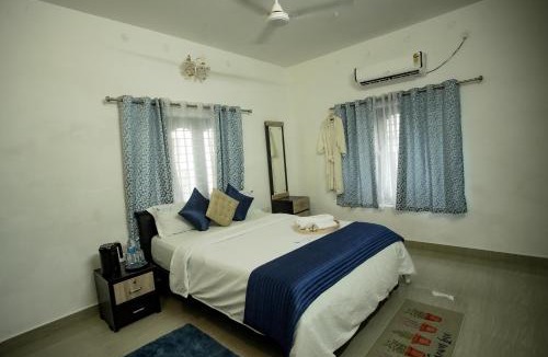 Erezha House | SR Lakefront Villa & Luxury houseboats