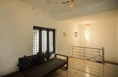 Erezha House | SR Lakefront Villa & Luxury houseboats