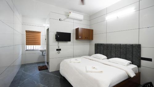 Chavara Hotel | Sreebhadra Residency