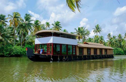 Kumarakom Boat Rental | Sreekrishna Houseboat