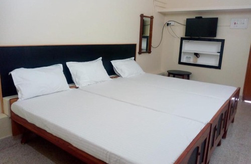 Tiruchendur Hotel | Sri Kumaran Lodge & Hall