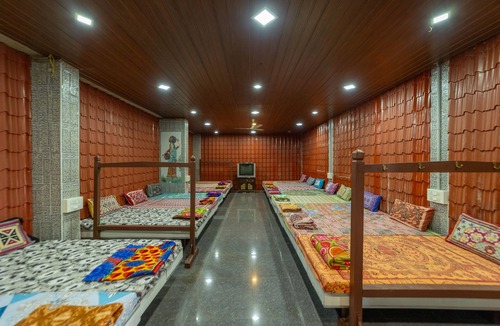 Valparai Hotel | Sri Nandha Luxury Comforts