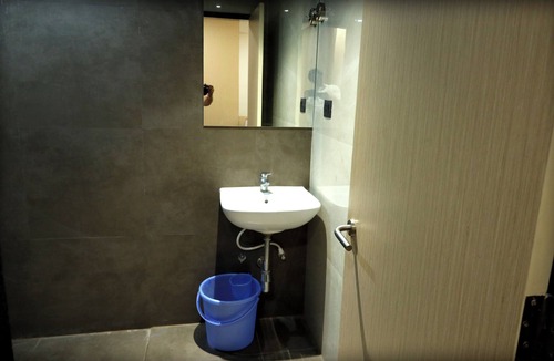 Khammam Hotel | Sri Sri Sri Excellency