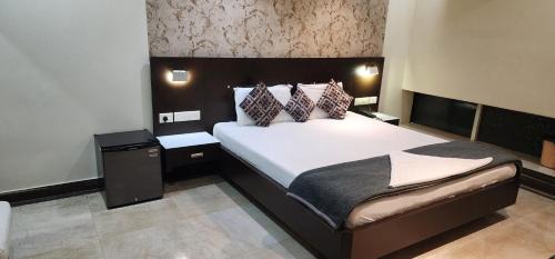 Rajahmundry Hotel | SRI ViJETHA ROYAL