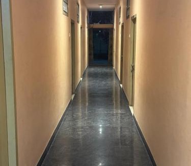 Mandapeta Hotel | SriI Kanya Lodge