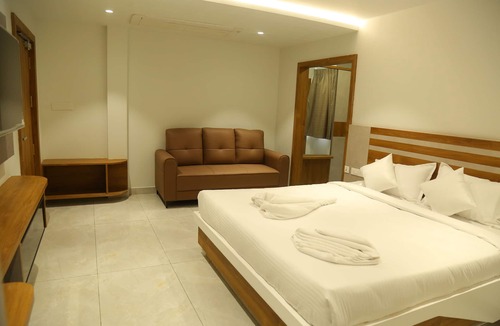 Narasaraopet Hotel | SRIPADAM GRAND
